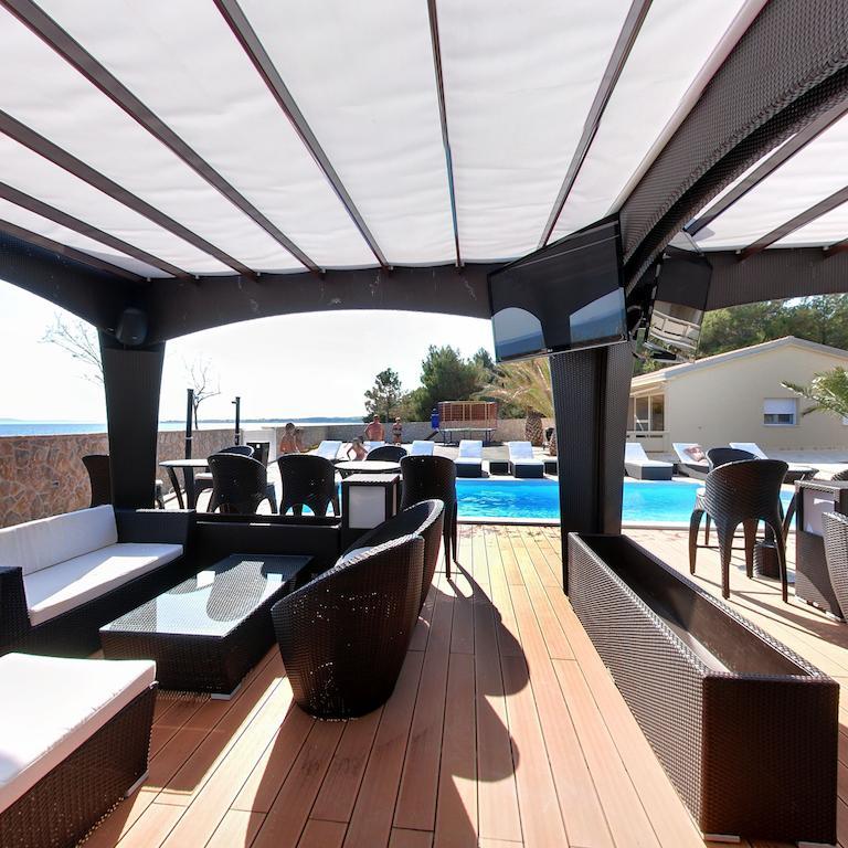 Paradise Resort Vanesa Vir Exterior photo